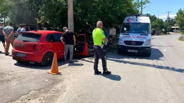 Kaza yaptığı araçtaki kadını bırakıp kaçan adam, dakikalar sonra motosikletle gelip olayı izledi