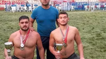 Aracıyla seyir halindeyken kalp krizi geçiren güreş hocası hayatını kaybetti