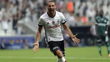 Cenk Tosun'un transferini Siyah-beyazlı kulüp sosyal medya hesabından duyurdu: Yuvana hoş geldin Tosun Paşa