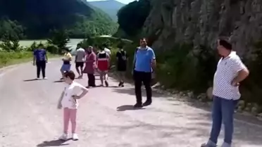 Sinop'taki Tatlıca Şelalesi'ne Gitmek İsteyenler 8 Km Yürümek Zorunda Kalıyor: 'Devlet Bir An Önce Bu Yolu Açsın'
