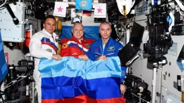 Rus kozmonotlar, uzayda Donetsk ve Luhansk bayrakları açtı