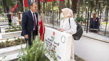 Vahap Seçer, Bayram Arifesinde Şehitliği Ziyaret Etti