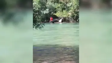 Munzur Çayı'nda mahsur kalan kişi itfaiye ekiplerince kurtarıldı