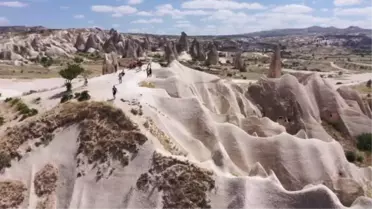 Kapadokya'da turistler hem yerin altını hem üstünü keşfe çıkıyor