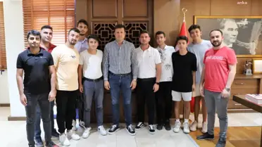 Gençlik Kollarından, Başkan Akay'a Doğum Günü Sürprizi