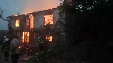 Paşaçayı köyünde 2 katlı ev yandı