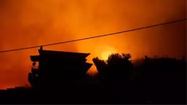 Yunan yanıyor! Midilli Adası'ndaki orman yangını evlere sıçradı