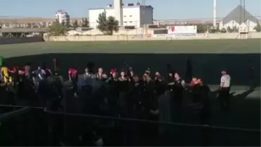 Gaziantep'te mahalleler arasındaki futbol turnuvasında çıkan kavga kameraya yansıdı