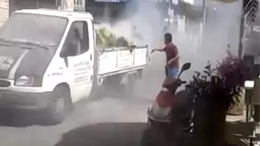 Saman yüklü kamyonet seyir halinde alev aldı