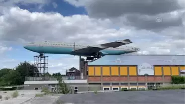 Belçika'da çatıya yerleştirilen Boeing 707