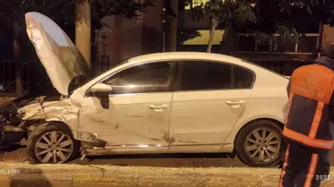 Gümüşhane'de hatalı sollama sonucu iki otomobil kafa kafaya çarpıştı: 2 yaralı