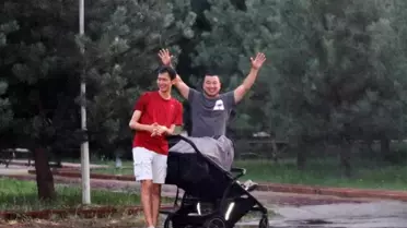 Kırgızistan'da halk TOMA ile serinledi