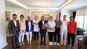 Milli sporculardan Vali Atay'a ziyaret