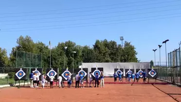 Bursa Büyükşehir Belediyesporlu okçulardan tam isabet