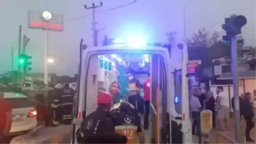 Kocaeli'de hafif ticari araç ile otomobilin çarpışması sonucu 2 kişi yaralandı