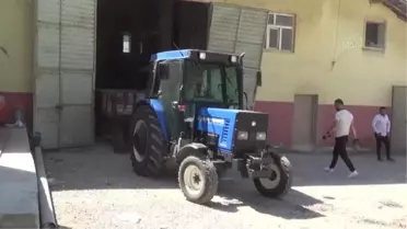 Muş'ta hasat edilen buğday taş değirmenlerde öğütülüyor