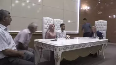 Gaziantepli işitme engelli çift nikah masasında işaret diliyle 'evet' dedi