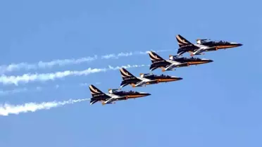 Mısır'da Giza Piramitleri Üzerinde Hava Akrobasi Gösterisi Düzenlendi