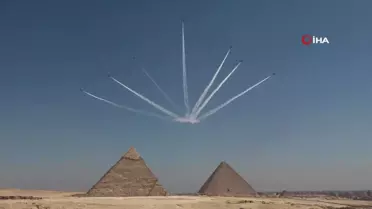 Mısır piramitlerinde uçuş gösterisi