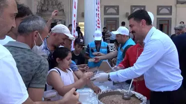 Kırıkkale'de vatandaşlara aşure ikram edildi