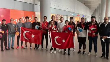 Dünya Şampiyonası'nda tarihi başarı elde eden genç atletler yurda döndü