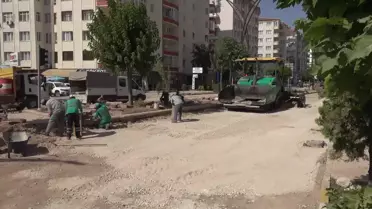 Aksaraylı Esnaf: 'Ben Bu Dükkanda Taş mı Kemireyim? Acınacak Haldeyiz. Enkazın Altında Debeleniyoruz'