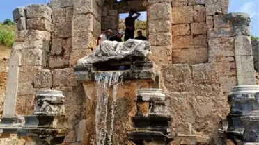 Antik çeşmeden 1800 yıl sonra su aktı