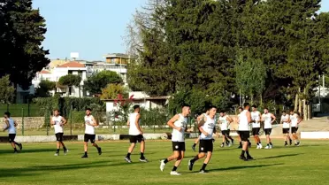 Çeşme Belediyespor, şampiyonluk hedefiyle top başı yaptı