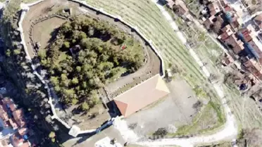 Kayalar oyularak yapılan antik tiyatro, turizme kazandırılmayı bekliyor