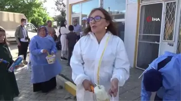 Köy meydanına kadın eli değdi