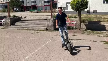 Ortaokul öğrencisi Cemal, hurdalardan elektrikli skuter ve drift trike yaptı