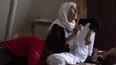 DEAŞ'ın oğlunu öldürdüğü, aylarca esir tuttuğu 70 yaşındaki Ezidi kadının acısı dinmiyor Açıklaması