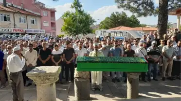 Amonyak tankını temizlerken zehirlenen işçi, toprağa verildi