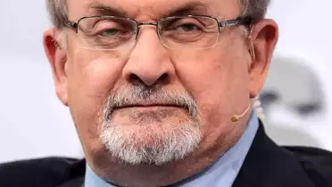 Yazar Salman Rüşdi, New York'taki konferansta saldırıya uğradı! 'Şeytan Ayetleri' kitabı nedeniyle ölüm tehditleri alıyordu