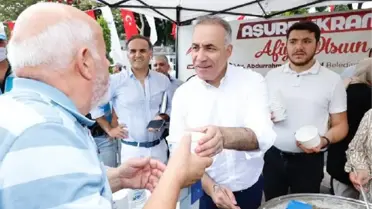 Sultangazi'de vatandaşlara aşure dağıtıldı