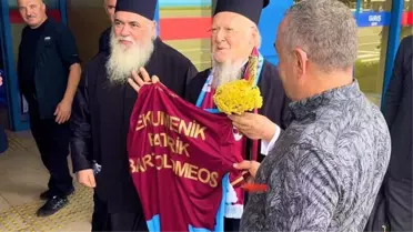Fener Rum Patriği'ne hediye edilen formada yazan 'ekümeniklik' yazısıyla ilgili açıklama: Hukuki gerçeklerle bağdaşmıyor
