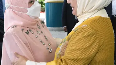 Emine Erdoğan, Malezya Kraliçesi Tunku Azizah ile bir araya geldi