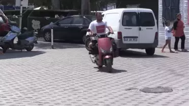 Bodrum'un 'balık adam'ı değerli eşyasını denize düşürenler için dalıyor