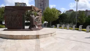 Beylikdüzü Belediye Başkanı Çalık ve KKTC Meclis Başkanı Töre'den Rauf Denktaş Anıtı'na Ziyaret