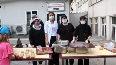 Kütahya Evliya Çelebi Hastanesi çalışanlarından aşure ikramı