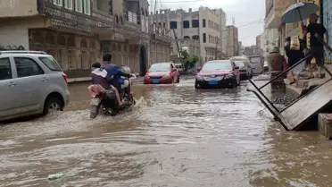 Sellerle boğuşan Yemen'de düşen yıldırımlar bir günde 13 can aldı