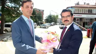 Şuhut'ta yeni kaymakam çiçeklerle karşılandı