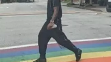 Siyahi ABD'li, LGBT renklerine boyanmış yaya geçidine gamalı haç çizdi