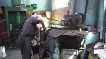 Ayçiçeği yağını asırlık imalathanede üretiyor