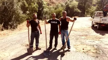 Kars'ta bozuk yolları santral çalışanları doldurdu