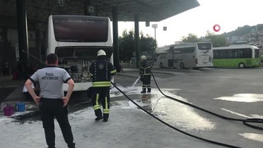 Şehirler arası otobüsten yükselen dumanlar paniğe sebep oldu