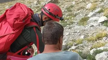 Aladağlar'da yoğun sis nedeniyle yolunu kaybeden dağcı kurtarıldı