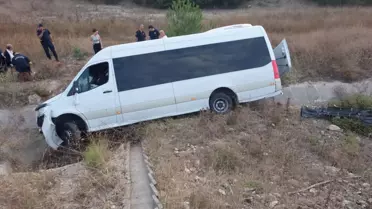 Bilecik'te su kanalına giren minibüsteki 9 kişi yaralandı