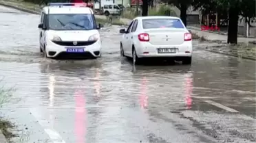 KÜTAHYA'DA SAĞANAK; YOLLAR GÖLE DÖNDÜ, İŞ YERLERİNİ SU BASTI