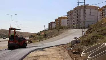 Yozgat Belediyesi sıcak asfalt çalışmalarına devam ediyor